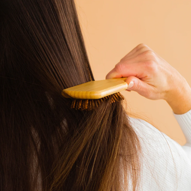 Petite brosse à cheveux en bambou BKIND